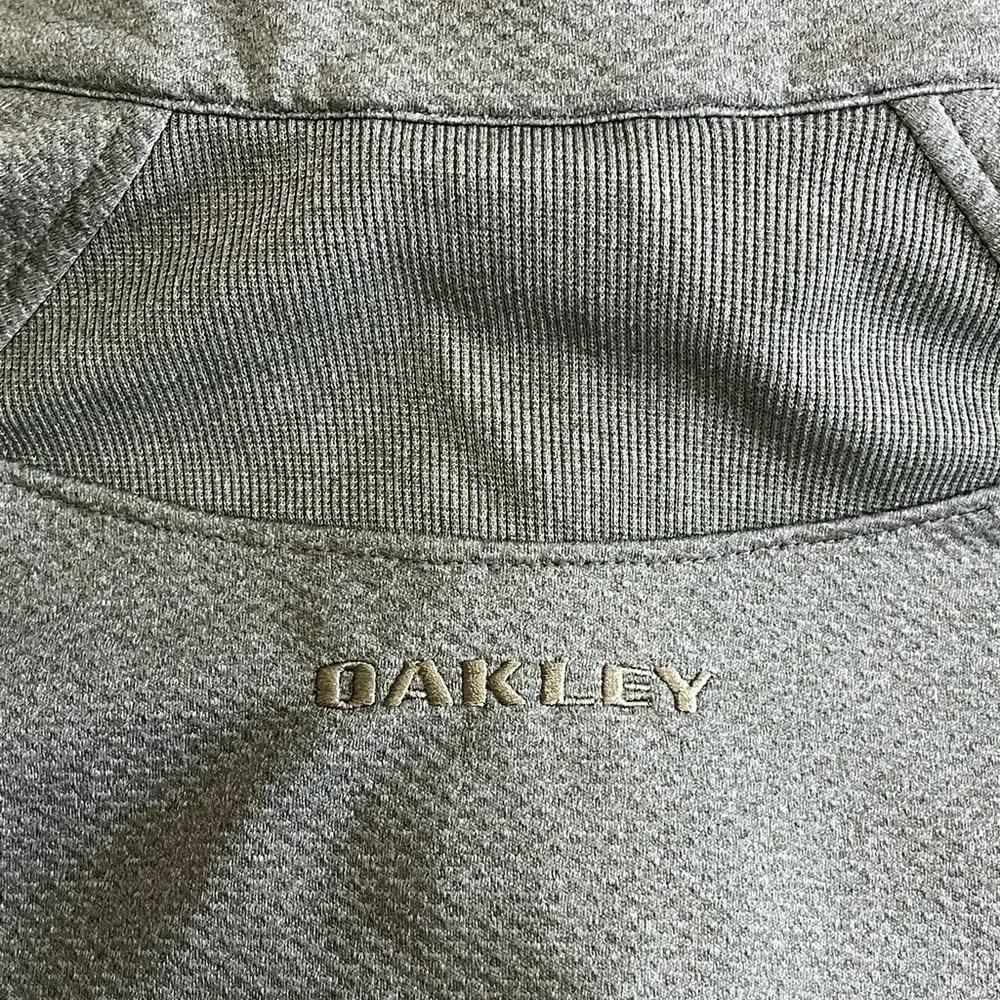 Oakley Men's Quarter Zip Pullover - Size Medium